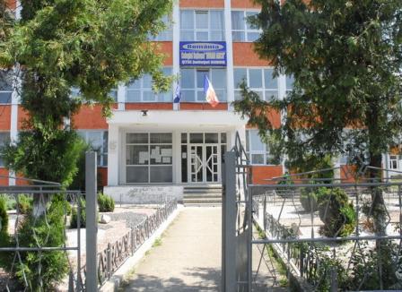 Directorul incompatibil de la Colegiul "Avram Iancu" din Ştei a renunţat la funcţia din PNL